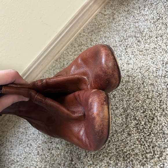 Frye Carson Wedge Cognac Brown Leather Ankle Booties Women’s Size 6 Zip Up Heel - Picture 11 of 13